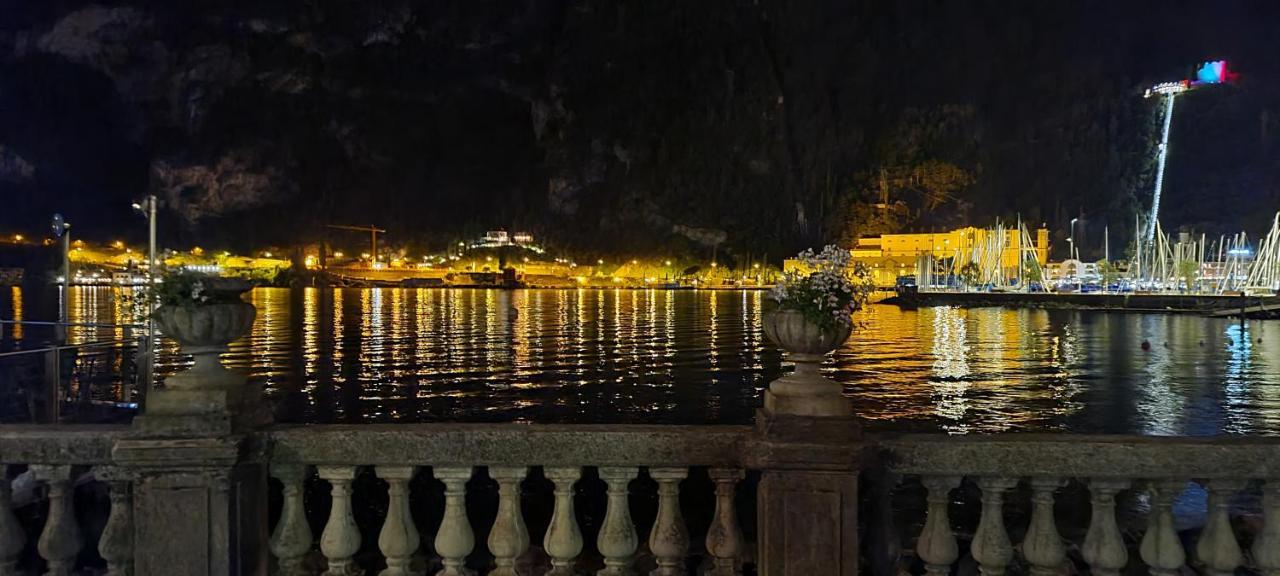 Infinite Blue Apartment Riva del Garda Bagian luar foto